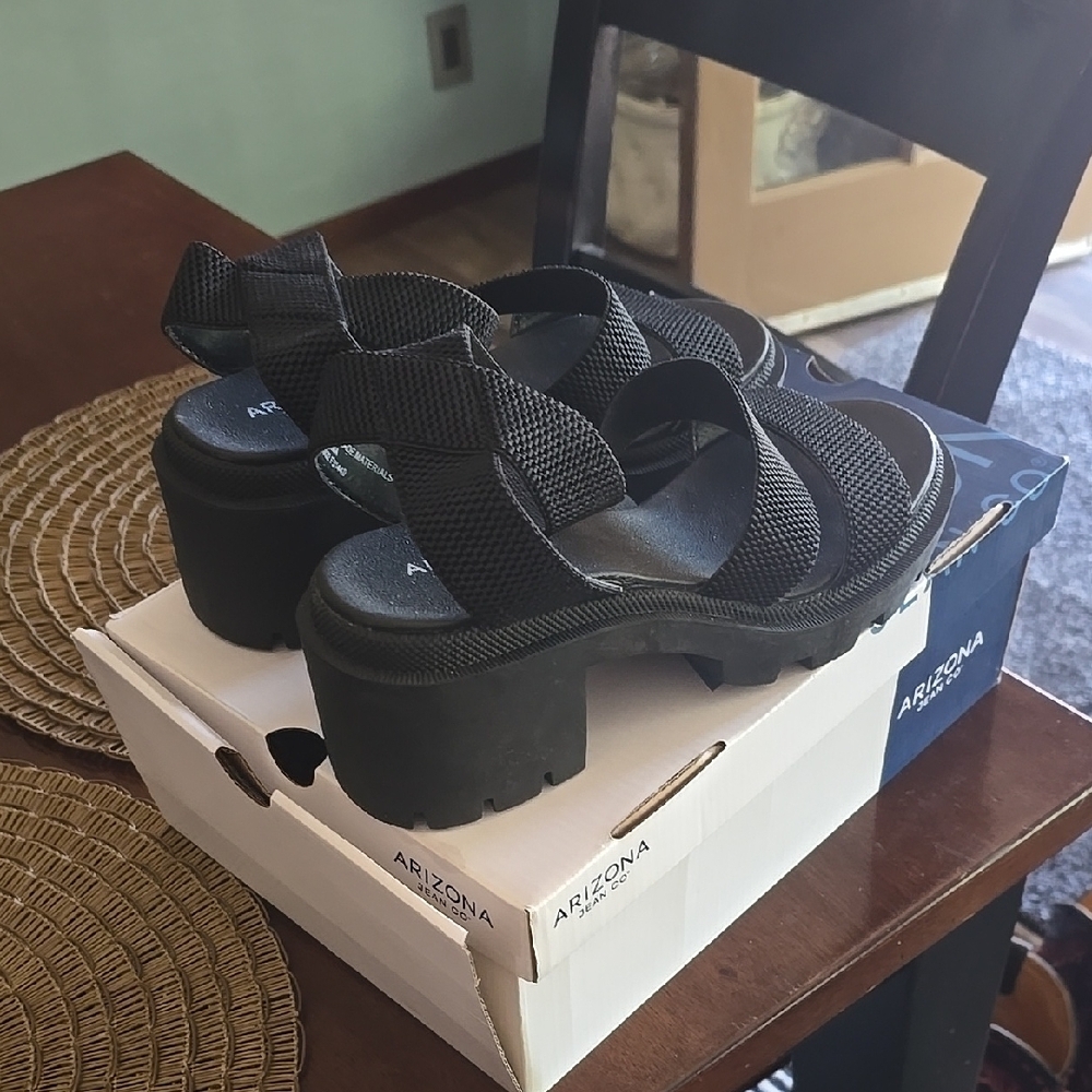 Women's Black Platform Sandals - Picture 3 of 4